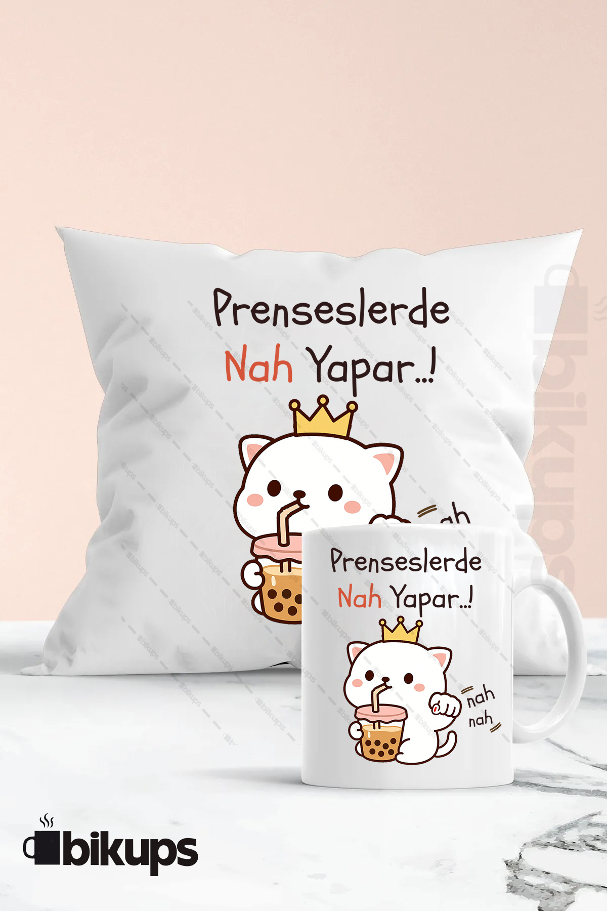 Prenseslerde nah yapar kupa ve yastık seti