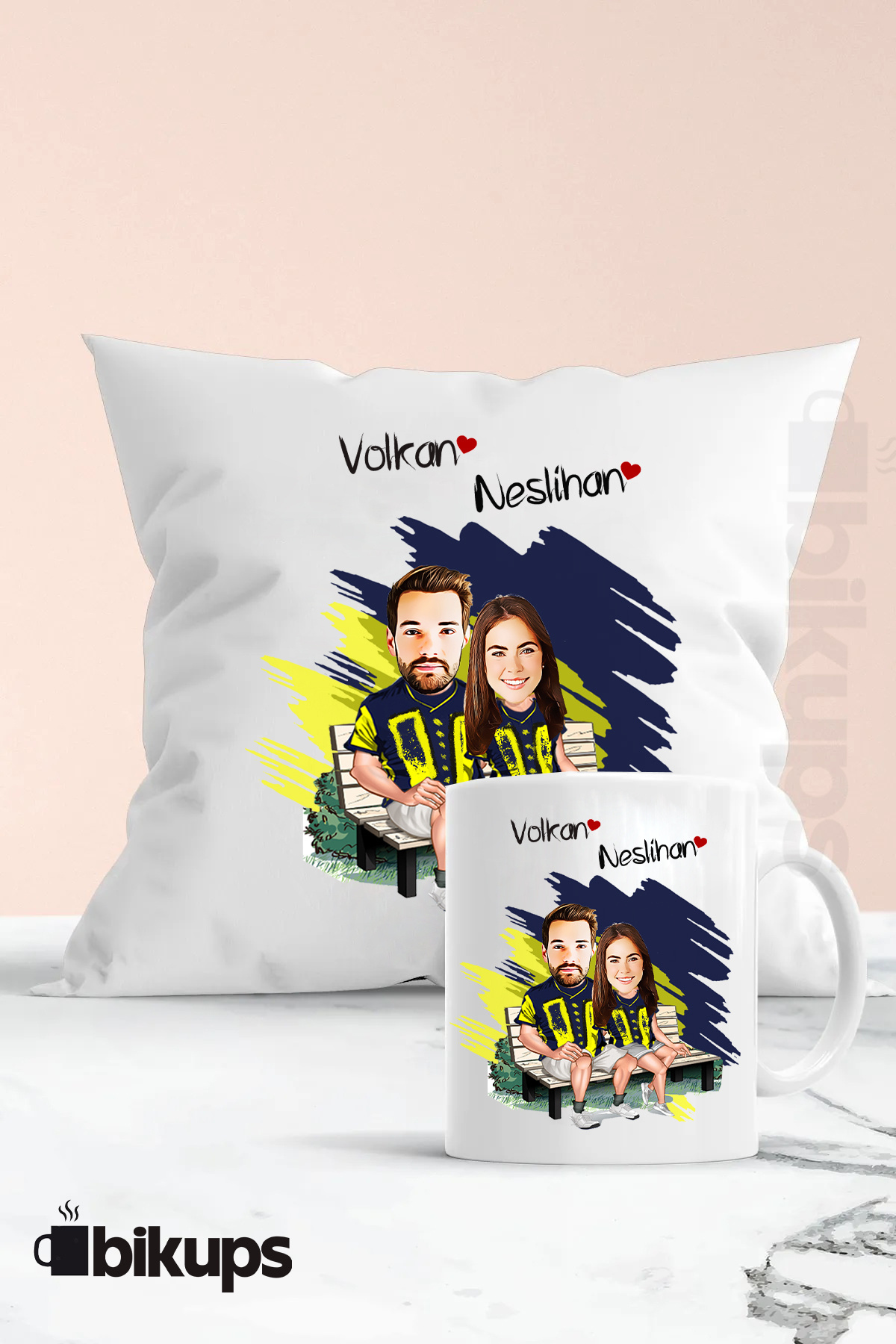 Sevgililere özel karikatür kupa ve yastık seti