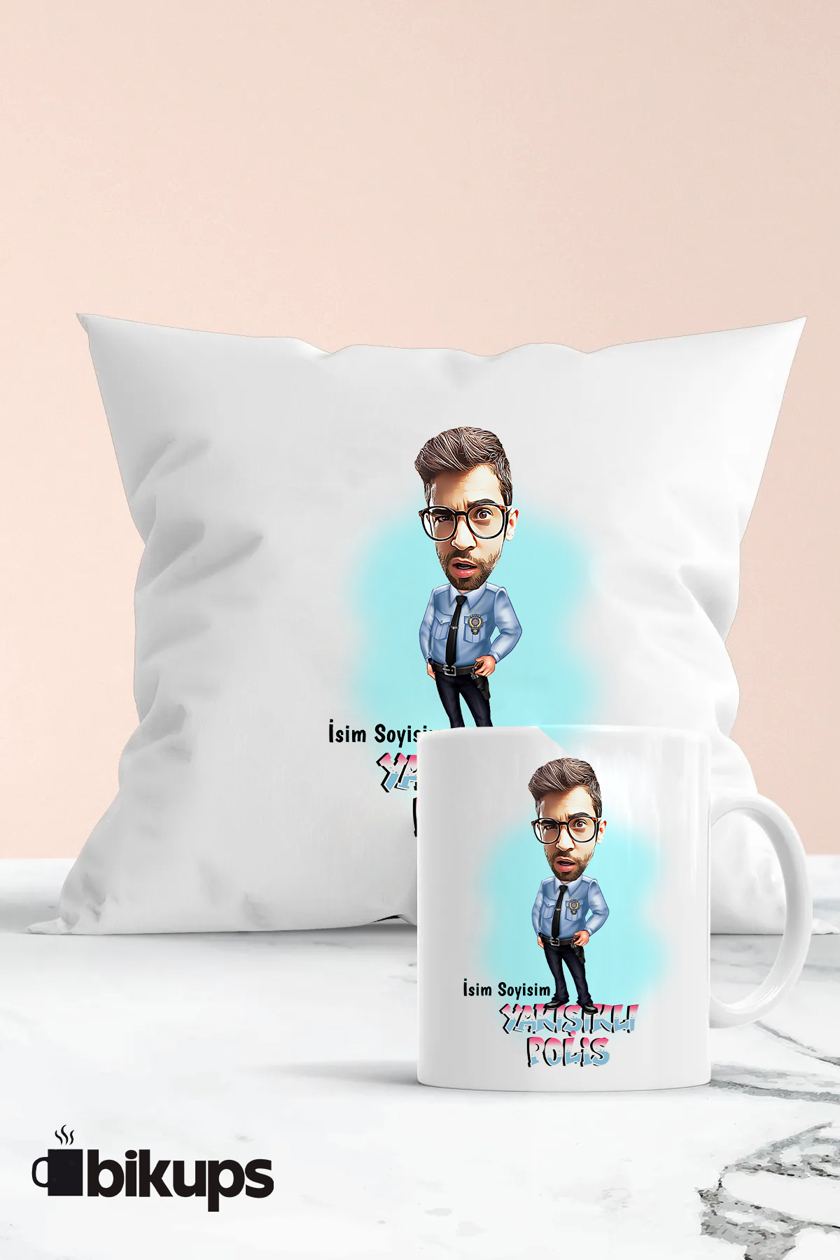 Kişiye özel karikatür yakışıklı polis kupa ve yastık seti