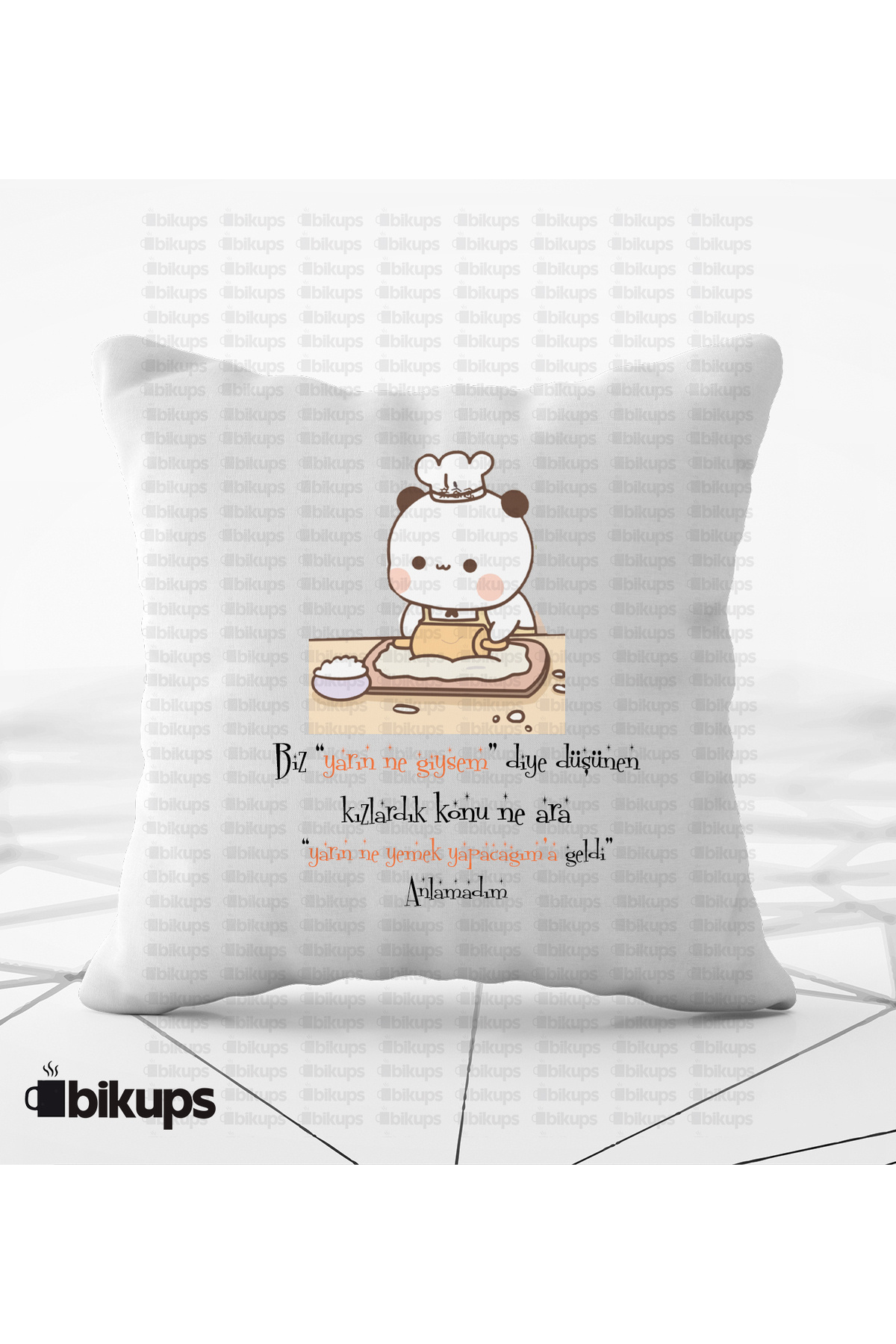 yarın ne giysem diye düşünen kızlardık konu ne ara "yarın ne yemek yapacağıma geldi baskılı yastık