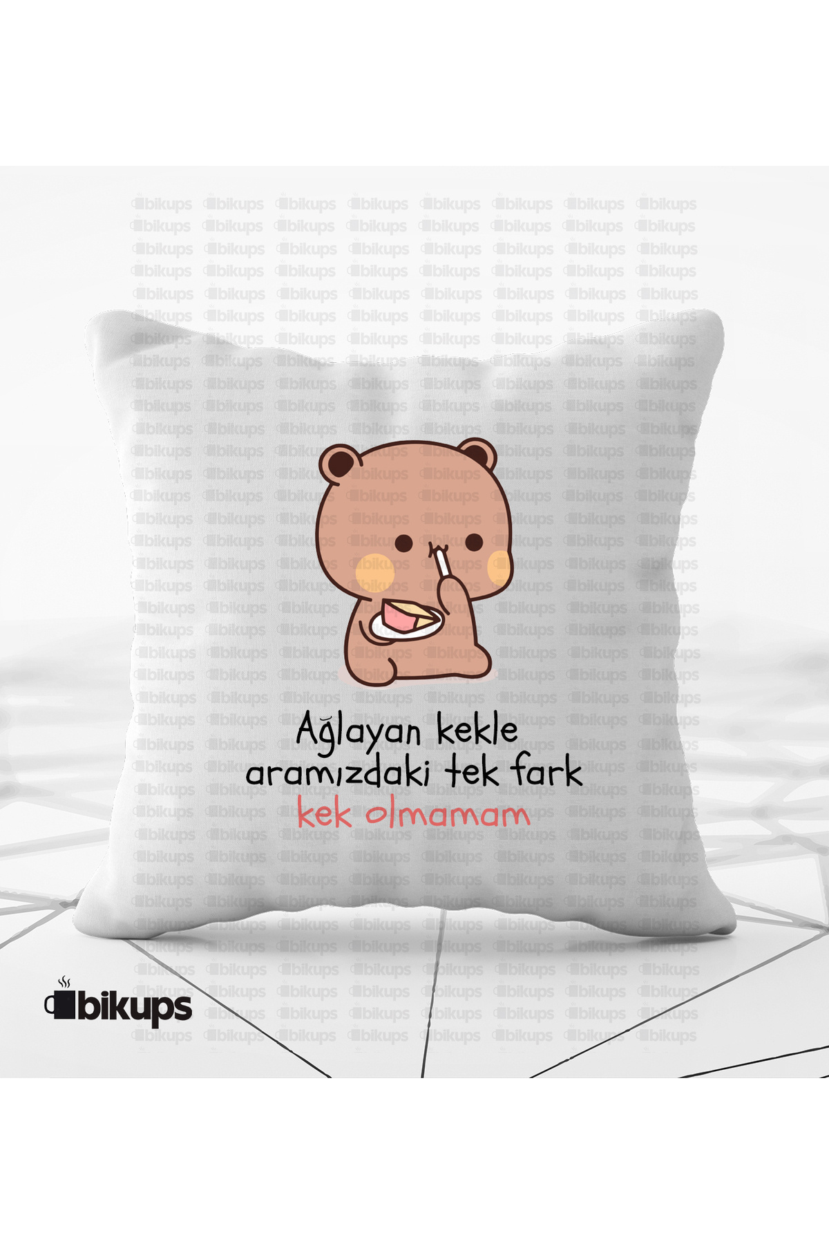 Ağlayan Kekle aramızdaki Tek Fark  Kek Olmamam Baskılı Yastık